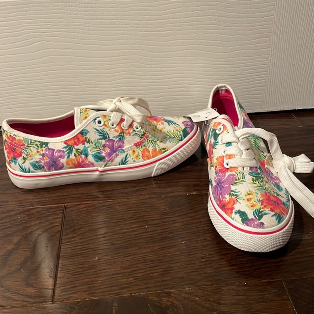 Brand new floral sneaker